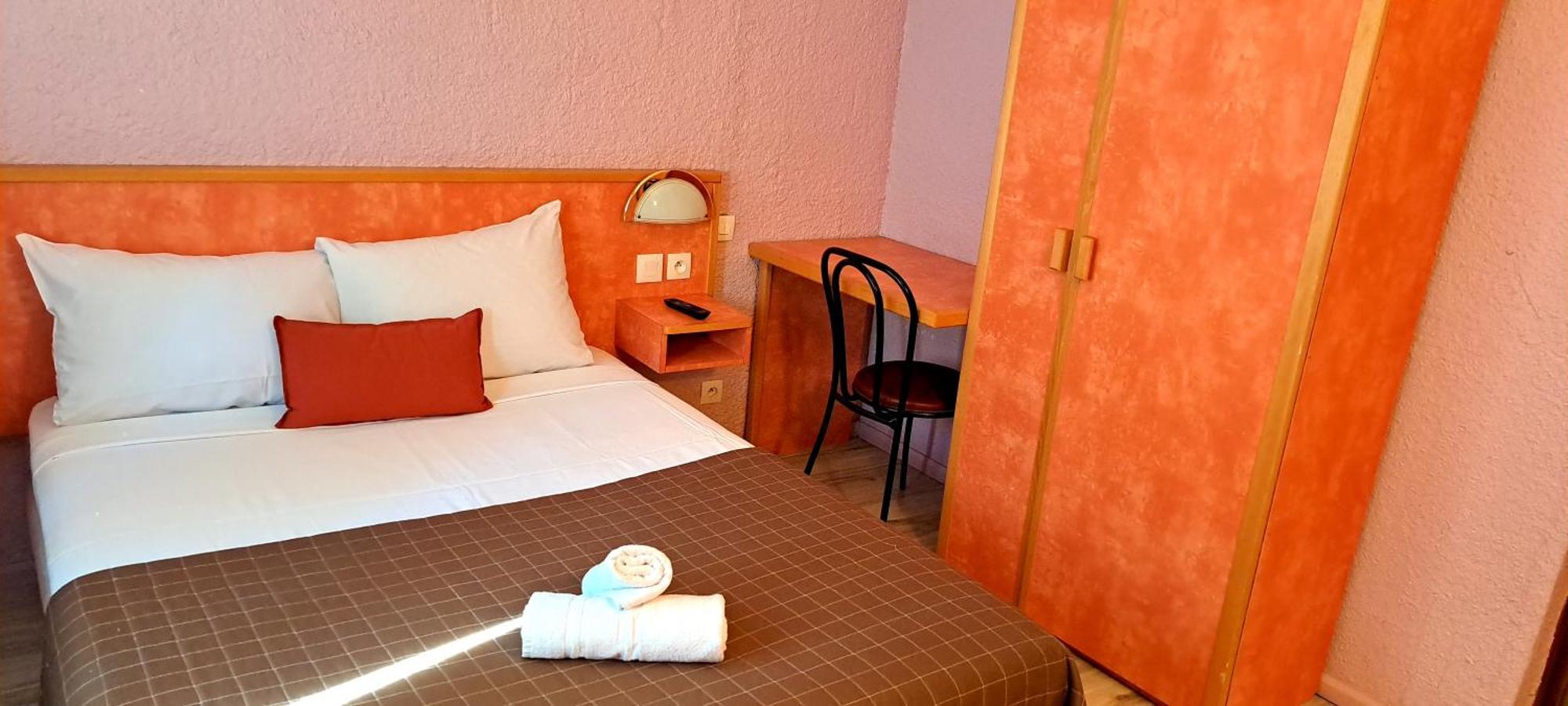 Hotel Restaurant Les Alizes Loriol Le Pouzin Exteriör bild